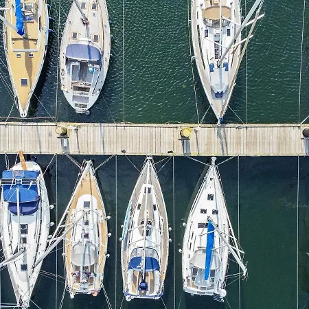 6 Person In דירה