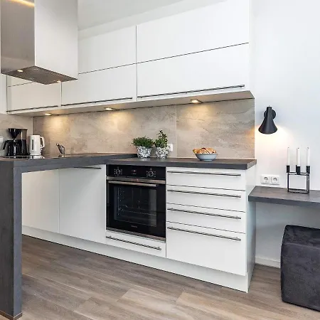 דירה 6 Person In *