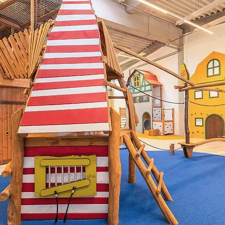 6 Person In דירה